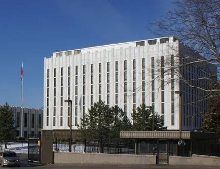 Ceea ce este diferit de diferența ambasadă consulat între aceste instituții