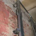 Încălzirea bateriei aproape cu mâinile lor (foto) (baterie) Aproape de încălzire a bateriei cu mâinile lor (foto)