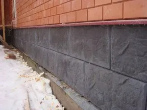 Cap este scopul și tipurile de materiale folosite, cu care se confruntă munca