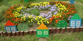 paturi de aranjamente florale din curtea unei case private - în căutarea stilului video (privat) paturi de aranjamente florale din curtea unei case private - în căutarea video stilul său