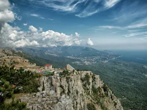 Excursie deasupra Ai Petri Yalta (ay-petri) Excursie la partea de sus Ai-Petri în Yalta