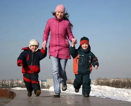 Doi copii cum să facă față, mama iubitoare