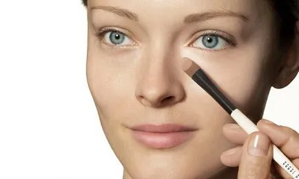 Natural make-up pentru fiecare zi de alegerea și aplicarea produselor cosmetice