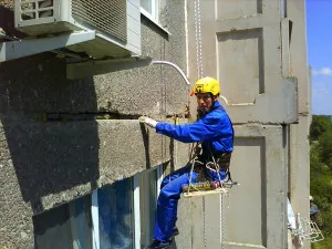 Sigilarea îmbinărilor între panou - alege material de etanșare pentru etanșarea fisurilor în video casa panou