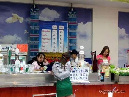 În cazul în care să mănânce ieftin în Thailanda, un food court în cumpărături (de vânzare cu amănuntul) În cazul în care să mănânce ieftin în Thailanda, un food court în cumpărături