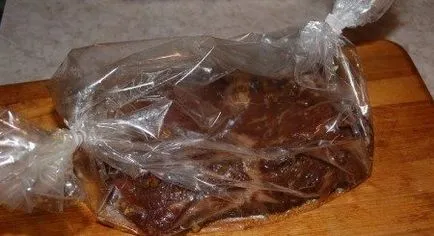 Carne de vită în mânecă în cuptor cu legume, la cuptor bucata