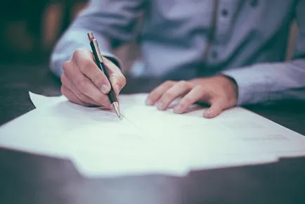 Are primire valabilă și orice scrise de mână sau certificate de către un notar