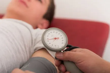 simptome accident vascular cerebral, primele semne de modul în care să recunoască