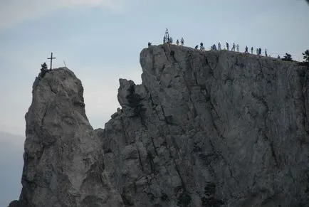 Cum se ajunge la Ai-Petri pe jos, cu mașina