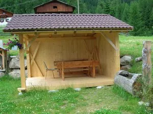 Mobilier de grădină cu mâinile lor din materiale de resturi