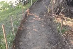 Cum să se stabilească țiglă în curte cu mâinile