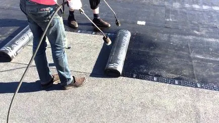 Cum să acopere acoperișul cu acoperire pentru acoperișuri video materiale cu propriile lor mâini, fixare de material pentru acoperișuri (hârtie) Cum să acopere acoperișul cu acoperire pentru acoperișuri video materiale cu propriile lor mâini, fixare de material pentru acoperișuri