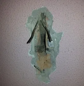 Cum de a găsi un fir în perete cu dispozitivul detector fără