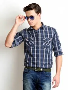 Cum să poarte un tricou cu blugi tot ceea ce un om are nevoie să știe despre ea