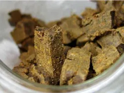Cum se curata de propolis de la gunoi la domiciliu