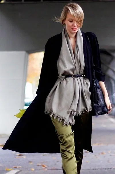 Cum de a purta o esarfa sub o haină de blană sfaturi de moda stilist! (Scarf) Cum de a purta o esarfa sub o haină de blană sfaturi de moda stilist!