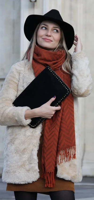 Cum de a purta o esarfa sub o haină de blană sfaturi de moda stilist! (Obligatoriu) Cum de a purta o esarfa sub o haină de blană sfaturi de moda stilist!