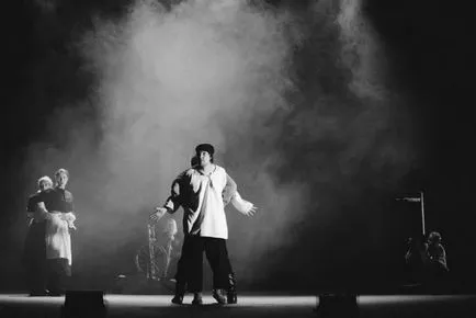După cum se transformă umbra revistei de teatru St. Petersburg (site-ul oficial) (Performance Arhiva foto) După cum se dovedește umbra revistei de teatru St. Petersburg (site-ul oficial)