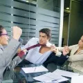 Cum de a trata colegii intrigilor