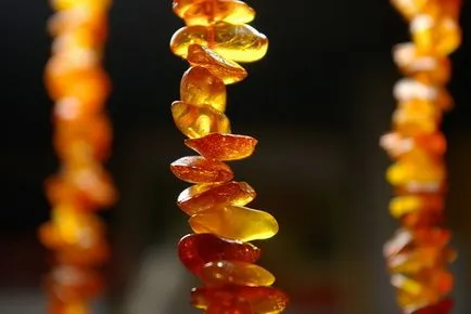 Cum să se facă distincția între naturale chihlimbar (reale) de la artificiale (false), ca un control galben chihlimbar (fals) Cum să se facă distincția între naturale chihlimbar (reale) de la artificiale (false), ca o verificare a chihlimbarului