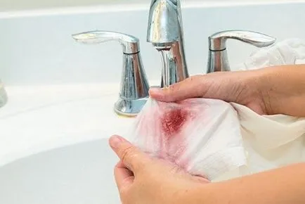 Cum să se spele sângele de pe hainele la domiciliu