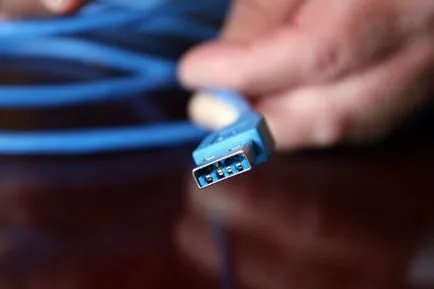 Pentru a transfera un fișier de la un calculator la altul prin WiFi
