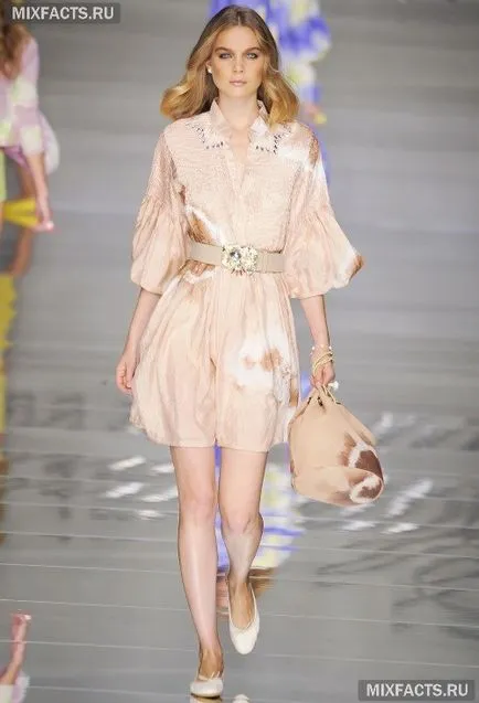 Ce stil de rochie ascunde solduri si abdomen