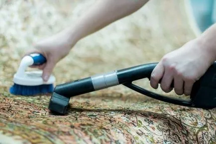 Cum pentru a curăța covorul de la domiciliu, îndepărtarea petelor de pe capace, fotografii și video (covor) Cum pentru a curăța covorul de la domiciliu, îndepărtarea petelor de pe capace, fotografii și video