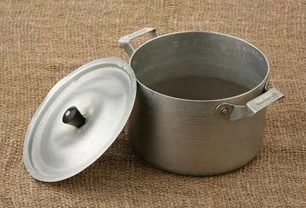 Cum pentru a curăța tigaie din aluminiu la domiciliu decât pentru a curăța negru, funingine, ars
