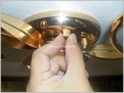 Cum să stea un candelabru cu o curea pe cont propriu (mod de a închide candelabru) Cum să stea un candelabru cu tine o curea