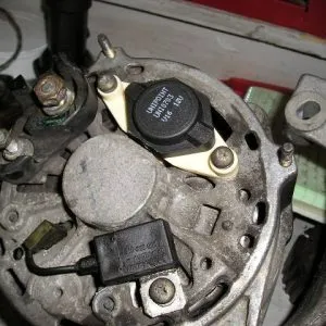 Cum să verificați generatorul pe multimetru mașină le (generator) Cum să verificați generatorul pe masina le multimetru