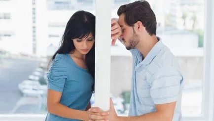 Cum să lase un tip cu soțul ei, un om corect și în condiții de siguranță, prin telefon sau SMS,