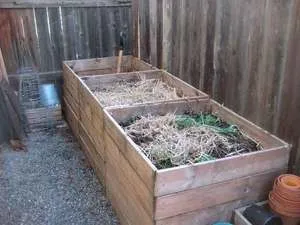 Cum sa faci o groapă de compost la producția cabana de cutii și gropi cu mâinile lor, compoziția gramada de compost