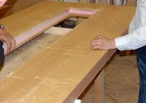 Cum sa faci o ușă în condiții de siguranță, cu propriile sale mâini din materiale de bord, pregătirea, instalarea