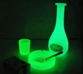 Cum de a face apa strălucitoare cu propriile sale mâini la domiciliu, sau „luminol pentru a ajuta“