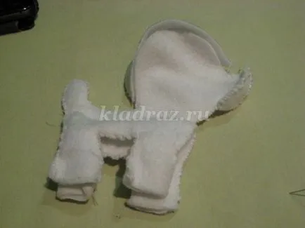 Cum să coase un fleece caine care are un model de lână câine