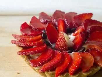 Cum de a decora un tort cu căpșuni 1 (tort) Cum de a decora un tort cu căpșuni 1