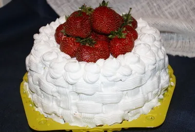 Cum de a decora un tort cu căpșuni