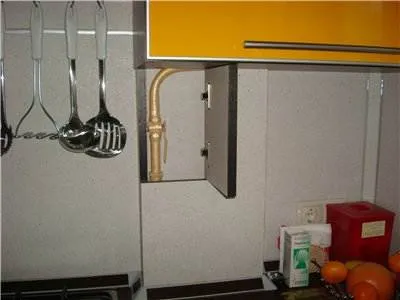 Ca ascunde sau decora conducta de gaz bucătărie (țeavă vopsită Solid) Ca ascunde sau decora conducta de gaz în bucătărie