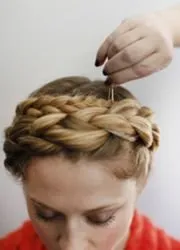 Cum se împletească o panglica in jurul capului de tutoriale foto și video care vă va învăța