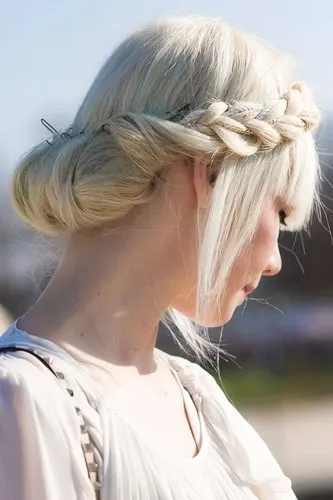 Cum se împletească o panglica in jurul capului de tutoriale foto și video care vă va învăța