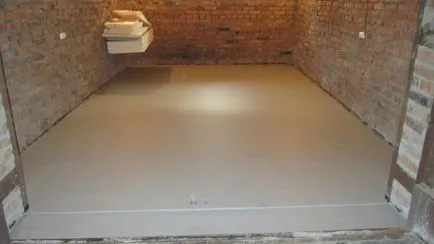 Cum să toarne podeaua de beton în garaj cu mâinile ce marca, grosimea traversele de beton precum