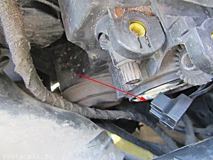 Cum de a schimba un bec de întâlnire a farurilor cu fază dreapta restilizată Vectra, despre mașini! (Lumina) Cum de a schimba un bec de întâlnire a farurilor cu fază dreapta restilizată Vectra, despre mașini!
