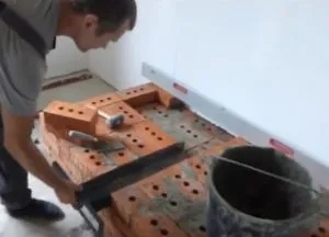 cărămizi Vatră cu mâinile lor (mâini) Cărămizi pentru semineu cu mâinile lor