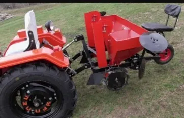 Planter pentru mini tractoare cu propriile lor mâini