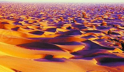 China Taklamakan - desert ademenitor și misterios
