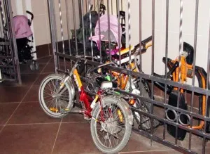 Landouri în casa scării care deține și care pot utiliza