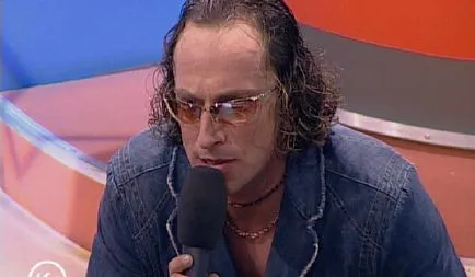 Când era tânăr, tatăl său a spus: „Ia pe fiul tău, el este în mod constant curge muci! 