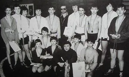 Când era tânăr, tatăl său a spus: „Ia pe fiul tău, el este în mod constant curge muci! 