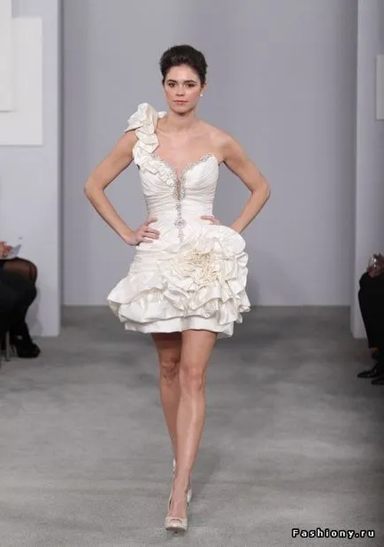 Colectia de rochii de mireasa 2011, de la Pnina Tornai (colectare) Colectia de rochii de mireasa 2011 de la Pnina Tornai